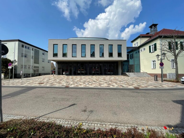 Fully glazed gates for the Friolzheim fire brigade