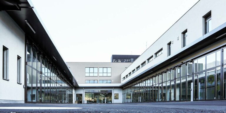 Folding doors with thermally broken profiles for civil defense center