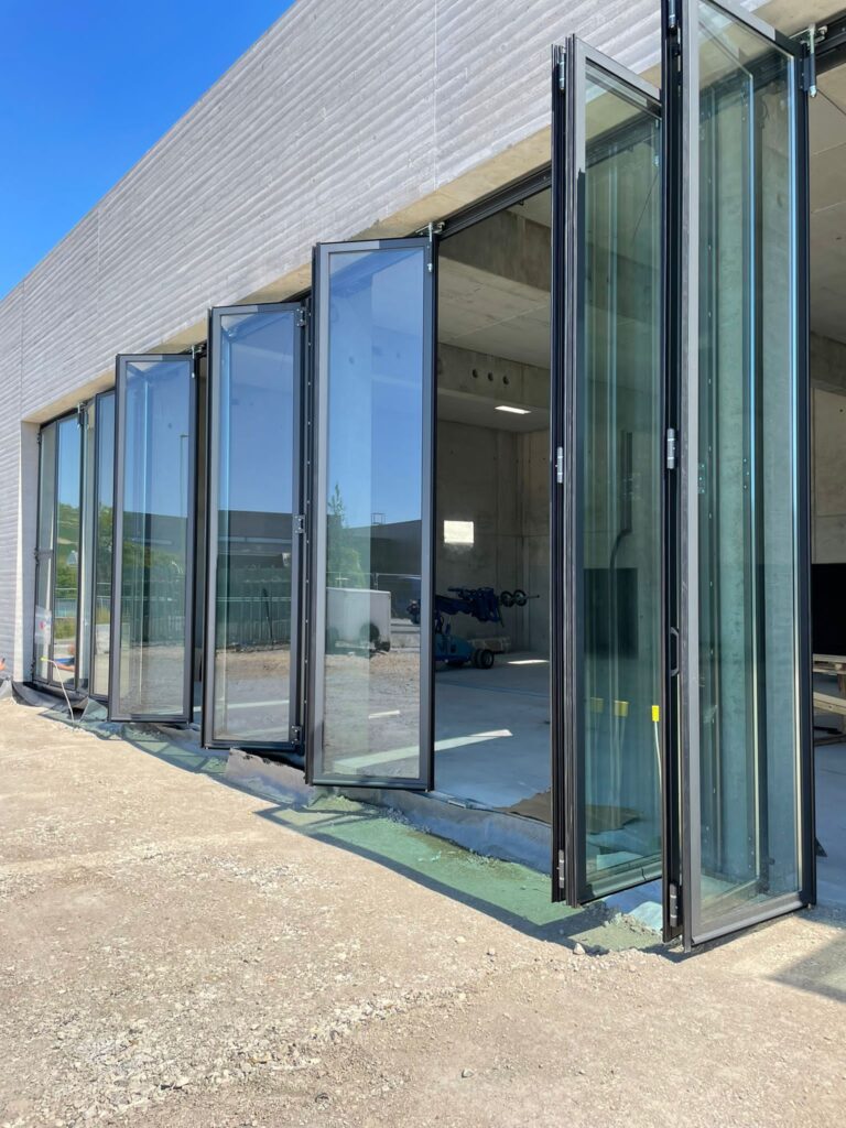 Metzingen fire brigade and depot equipped with 42 ALPGATE folding doors