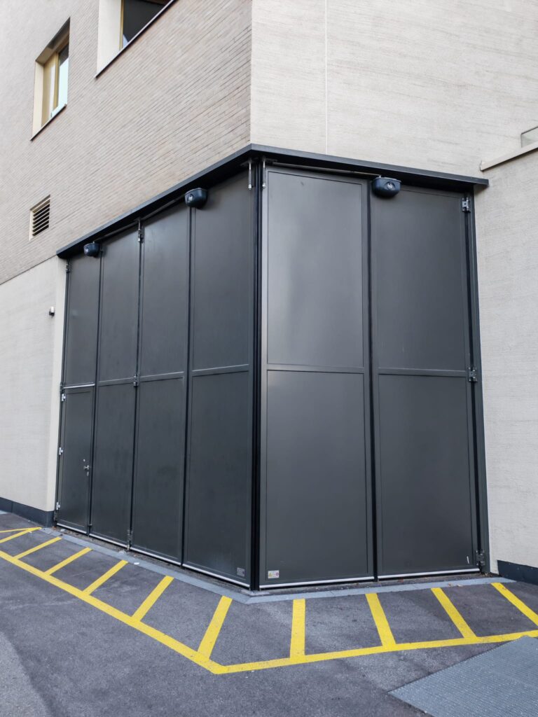 Außergewöhnliche Falttore über Eck für das Zima „Stadt Carré“