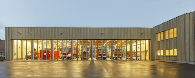 11 folding doors for an ecological fire station