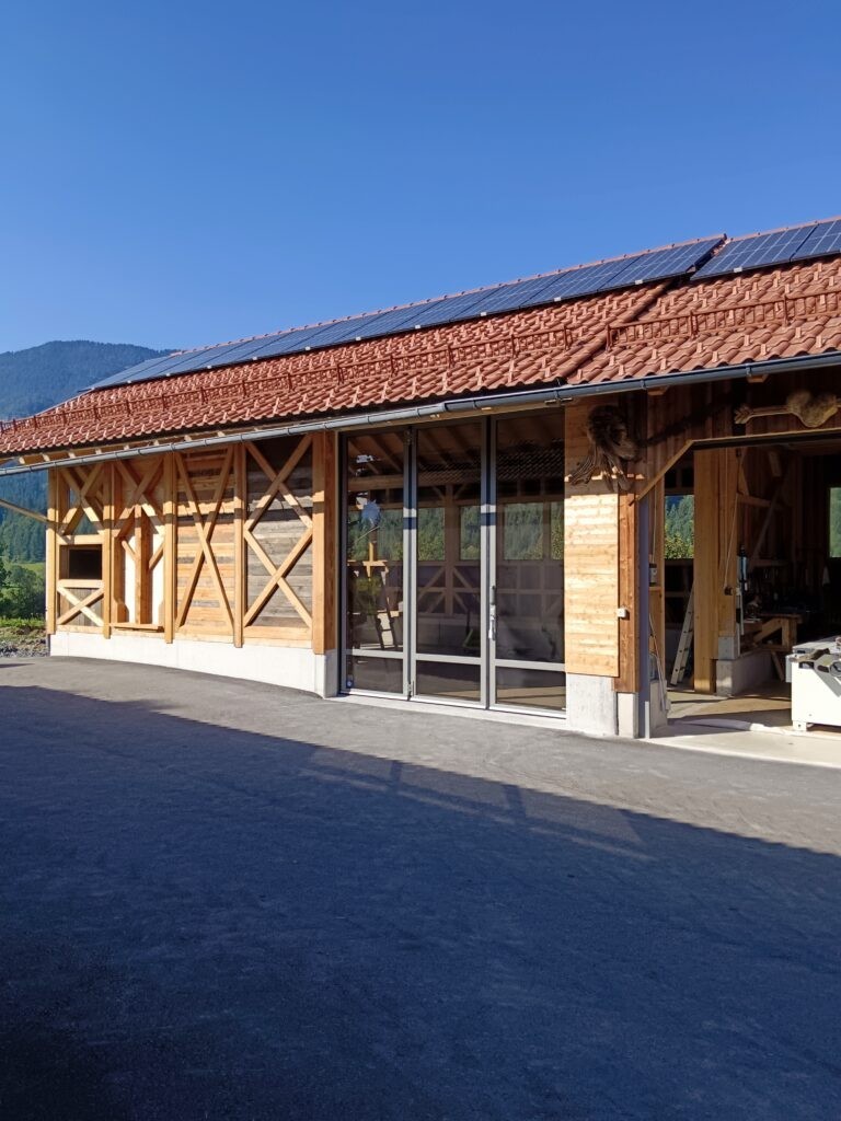 Space-saving folding door for a garage in Kärnten