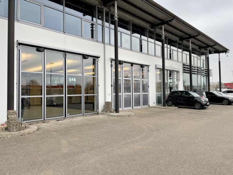 ALPGATE Folding Doors for Mercedes-Benz Dealerships