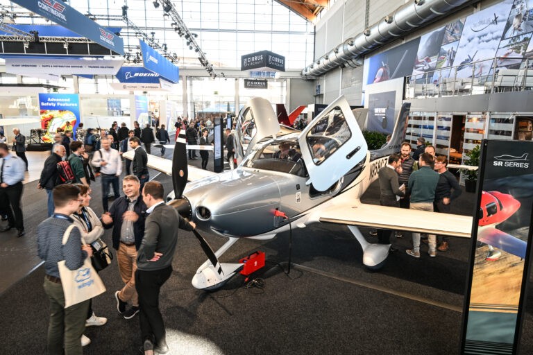 A3: Stand von Cirrus Aircraft