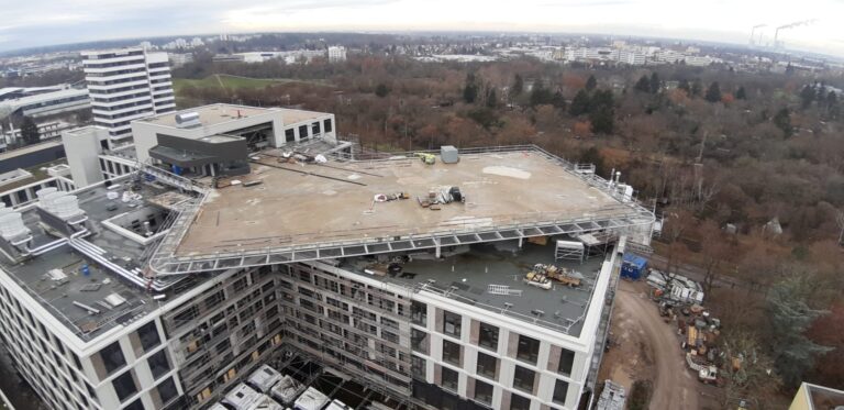 13-meter-wide hangar doors on the roof of the Karlsruhe Hospital